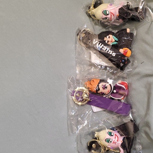 Disney Snow White Villian Keychain - Picture 7 of 7